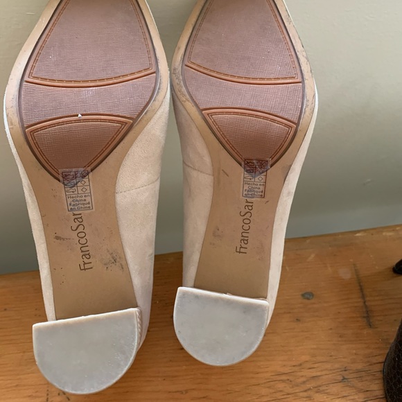 Franco Sarto stacked heel suede pumps - Picture 4 of 5
